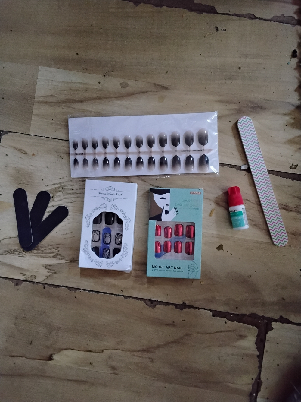 Source Unknown Press-On Nails Set with Black, Red, Purple, Blue Accents